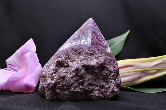 Lepidolith Spitze halbpoliert