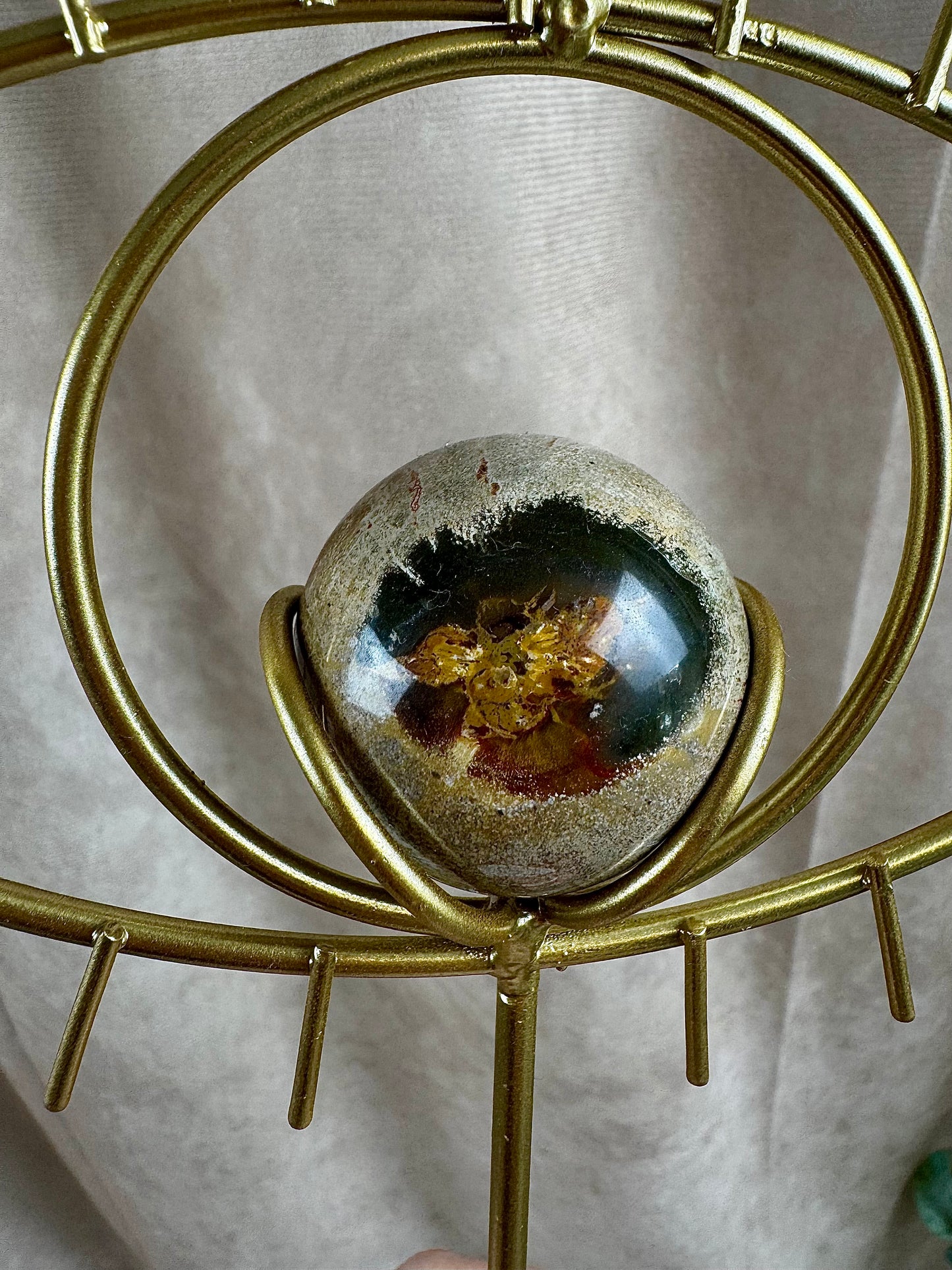 Versteinertes Holz inkl. Kugelhalterung