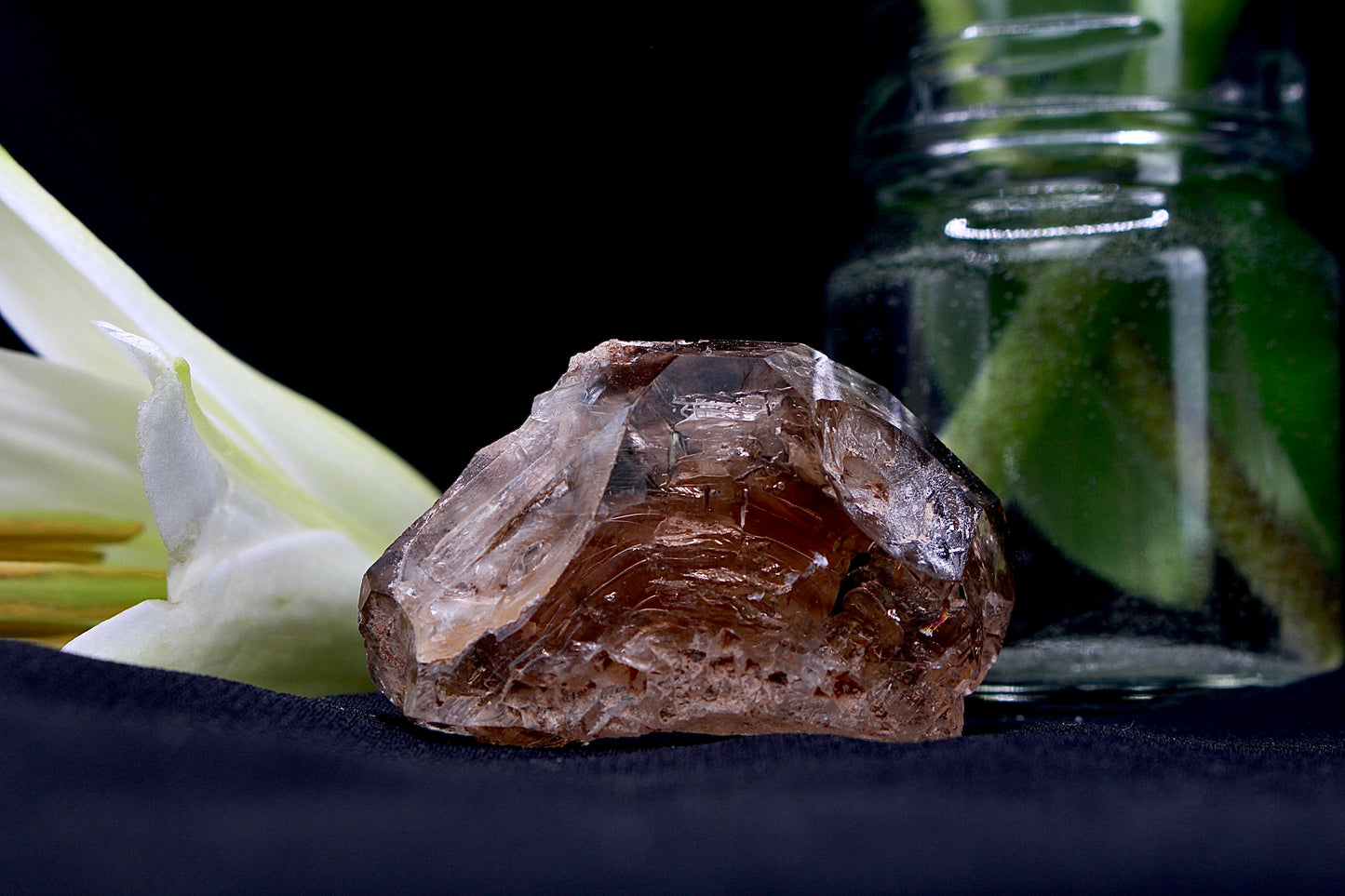 Rauchquarz mit Phantom Wachstumszonen und Chlorit-/Eisenoxid Einschlüssen