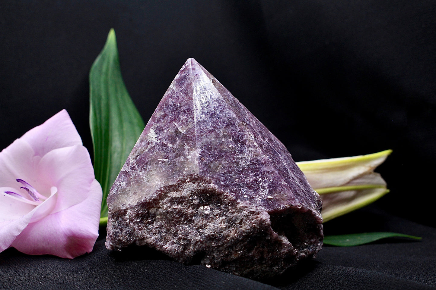 Lepidolith Spitze halbpoliert