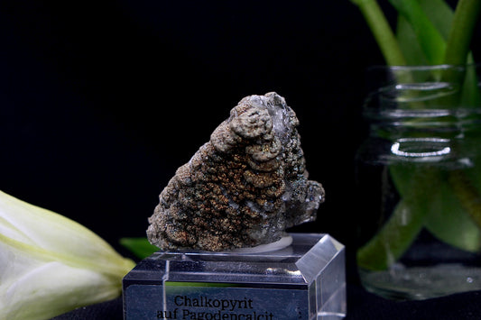 Chalkopyrit auf Pagodencalcit